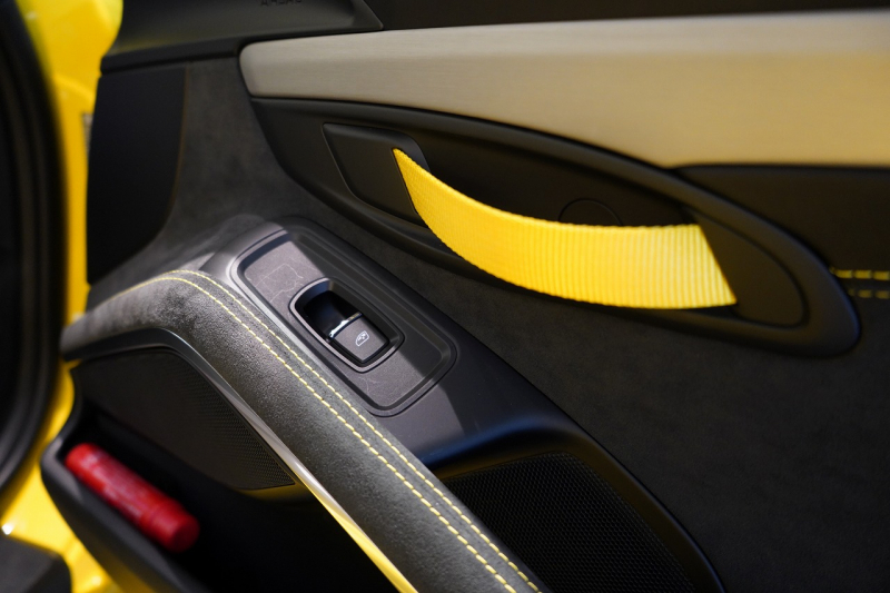 ポルシェ ケイマン(Type981) GT4 6MT 左H スポーツクロノ スポーツエグゾースト レザーインテリア/イエローステッチ 中古車 中古車