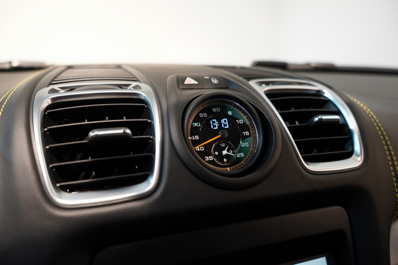 ポルシェ ケイマン(Type981) GT4 6MT 左H スポーツクロノ スポーツエグゾースト レザーインテリア/イエローステッチ 中古車 中古車