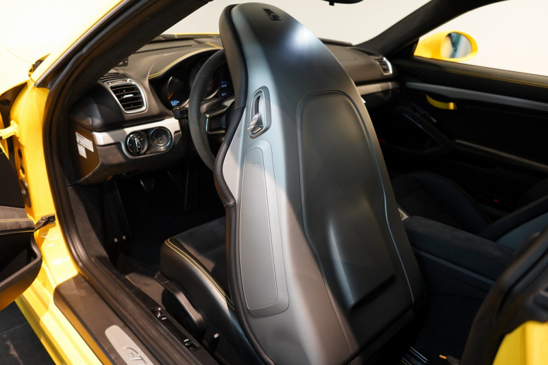 ポルシェ ケイマン(Type981) GT4 6MT 左H スポーツクロノ スポーツエグゾースト レザーインテリア/イエローステッチ 中古車 中古車