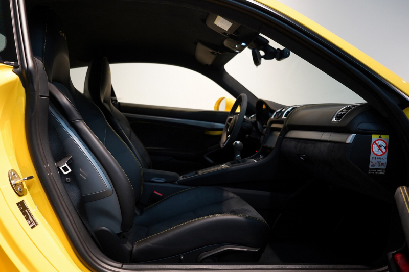 ポルシェ ケイマン(Type981) GT4 6MT 左H スポーツクロノ スポーツエグゾースト レザーインテリア/イエローステッチ 中古車 中古車
