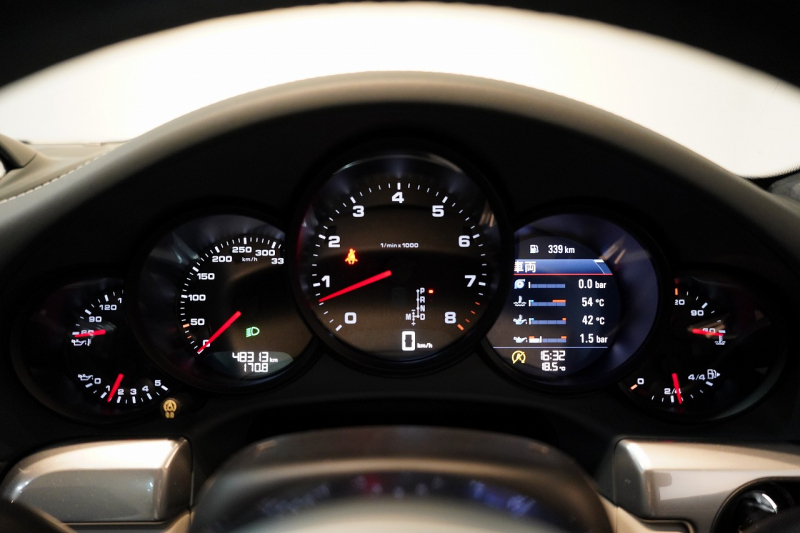 ポルシェ 911(Type991.2) Carrera PDK スポーツクロノ スポーツデザインフロントエプロン  レザーインテリア 20インチCarrera Sportホイール BOSEサウンド 中古車 中古車