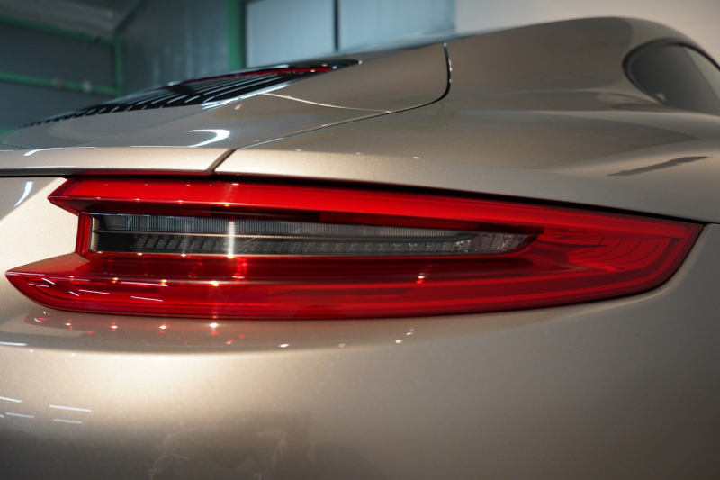 ポルシェ 911(Type991.2) Carrera PDK スポーツクロノ スポーツデザインフロントエプロン  レザーインテリア 20インチCarrera Sportホイール BOSEサウンド 中古車 中古車