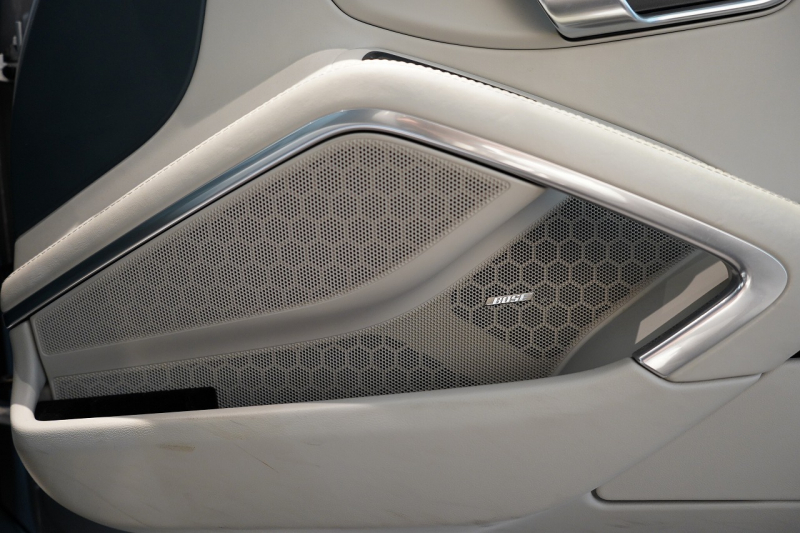 ポルシェ 911(Type991.2) Carrera PDK スポーツクロノ スポーツデザインフロントエプロン  レザーインテリア 20インチCarrera Sportホイール BOSEサウンド 中古車 中古車