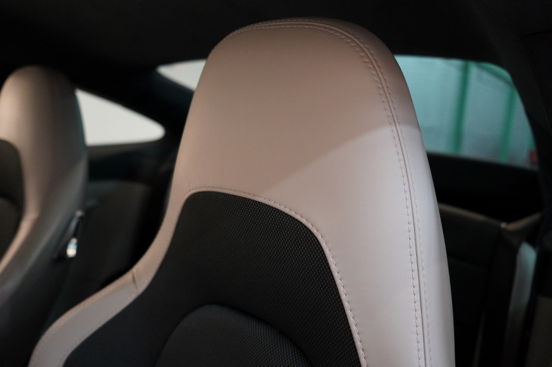 ポルシェ 911(Type991.2) Carrera PDK スポーツクロノ スポーツデザインフロントエプロン  レザーインテリア 20インチCarrera Sportホイール BOSEサウンド 中古車 中古車