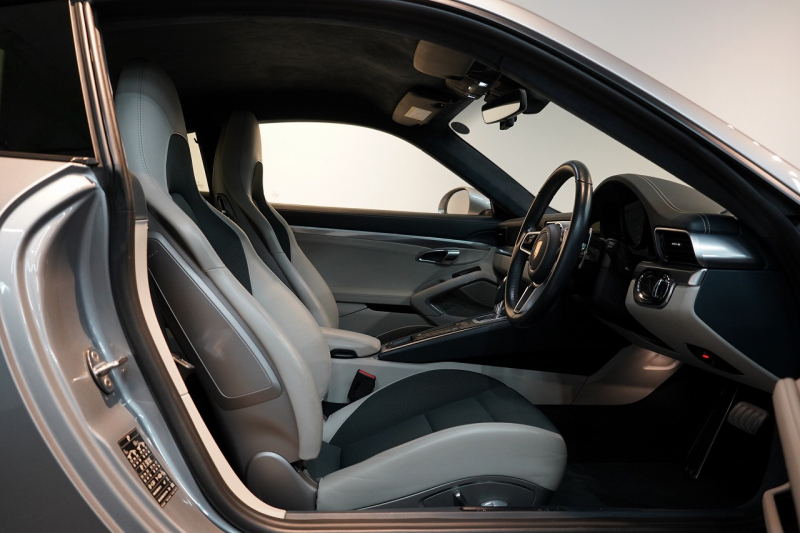 ポルシェ 911(Type991.2) Carrera PDK スポーツクロノ スポーツデザインフロントエプロン  レザーインテリア 20インチCarrera Sportホイール BOSEサウンド 中古車 中古車