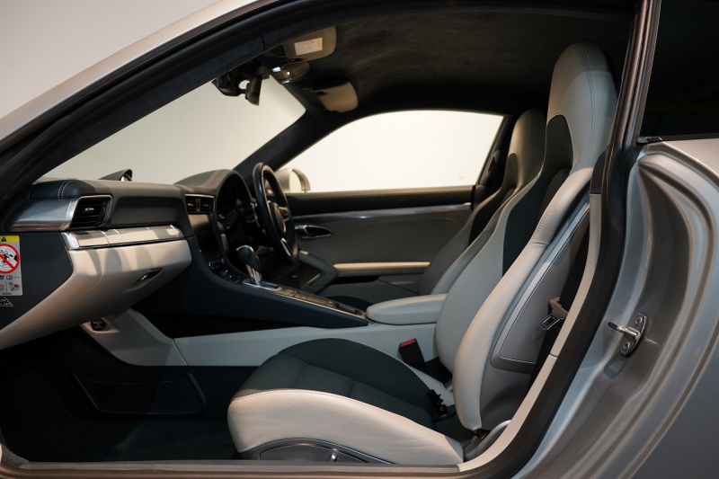 ポルシェ 911(Type991.2) Carrera PDK スポーツクロノ スポーツデザインフロントエプロン  レザーインテリア 20インチCarrera Sportホイール BOSEサウンド 中古車 中古車