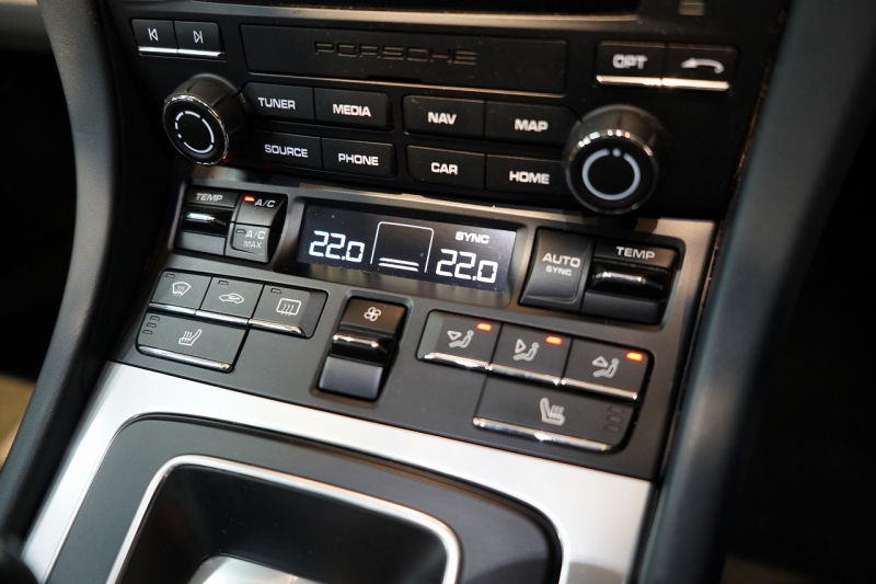 ポルシェ 911(Type991.2) Carrera PDK スポーツクロノ スポーツデザインフロントエプロン  レザーインテリア 20インチCarrera Sportホイール BOSEサウンド 中古車 中古車