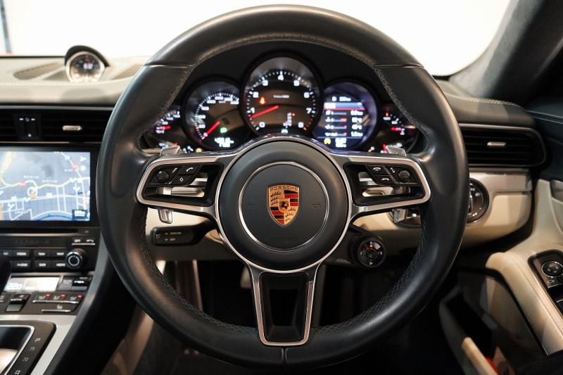 ポルシェ 911(Type991.2) Carrera PDK スポーツクロノ スポーツデザインフロントエプロン  レザーインテリア 20インチCarrera Sportホイール BOSEサウンド 中古車 中古車
