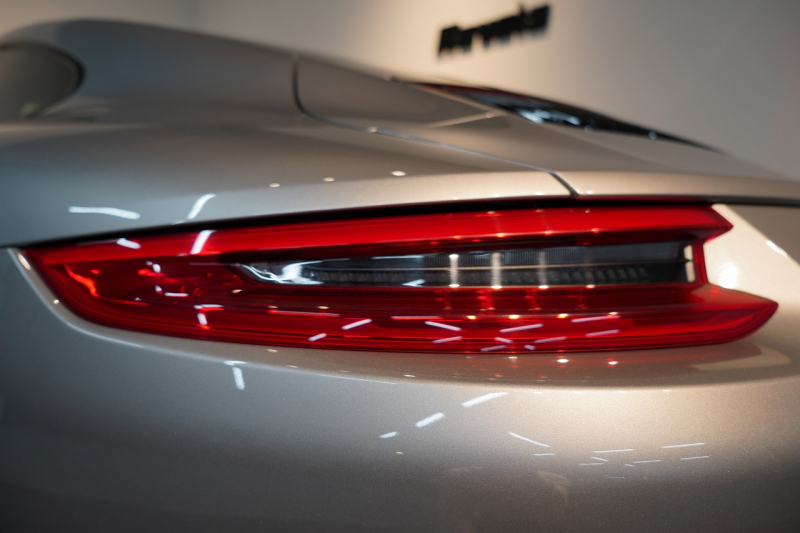 ポルシェ 911(Type991.2) Carrera PDK スポーツクロノ スポーツデザインフロントエプロン  レザーインテリア 20インチCarrera Sportホイール BOSEサウンド 中古車 中古車