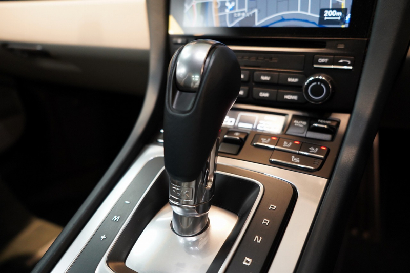 ポルシェ 911(Type991.2) Carrera PDK スポーツクロノ スポーツデザインフロントエプロン  レザーインテリア 20インチCarrera Sportホイール BOSEサウンド 中古車 中古車