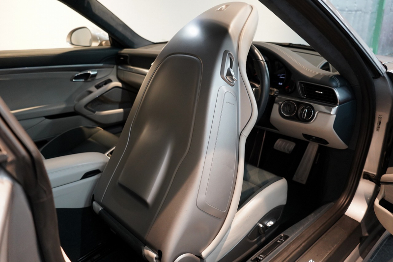 ポルシェ 911(Type991.2) Carrera PDK スポーツクロノ スポーツデザインフロントエプロン  レザーインテリア 20インチCarrera Sportホイール BOSEサウンド 中古車 中古車