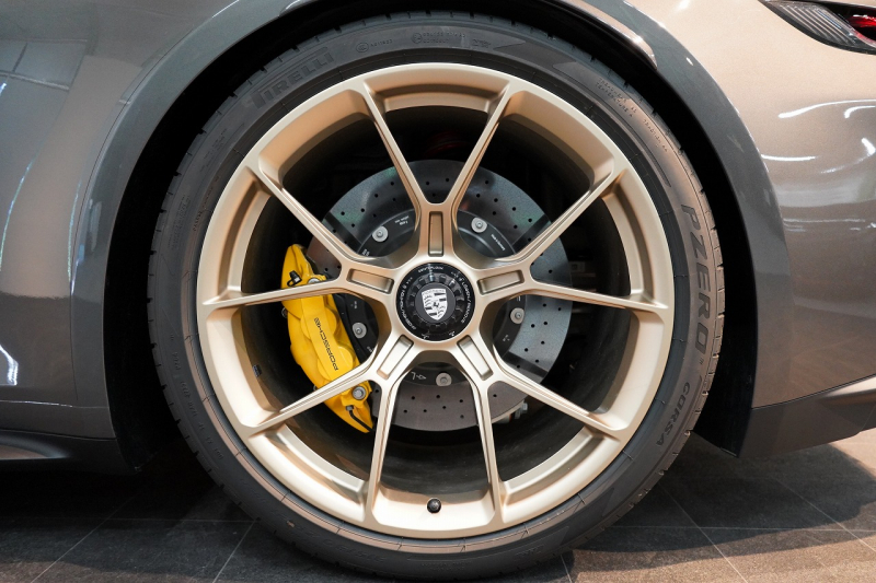 ポルシェ 911(Type992) GT3 Touring Package 6MT 左H ワンオーナー OP491 クロノ PCCB Fリフト カーボンルーフ レザーインテリア 中古車 中古車