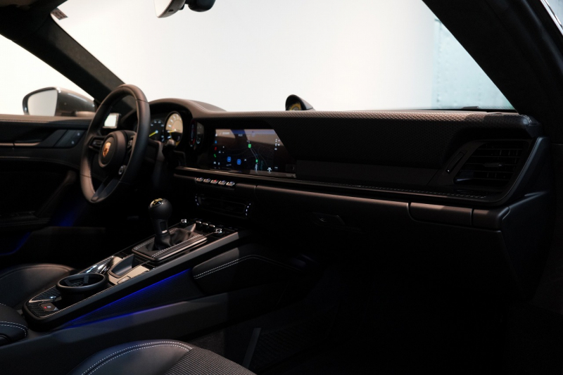 ポルシェ 911(Type992) GT3 Touring Package 6MT 左H ワンオーナー OP491 クロノ PCCB Fリフト カーボンルーフ レザーインテリア 中古車 中古車