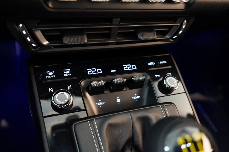 ポルシェ 911(Type992) GT3 Touring Package 6MT 左H ワンオーナー OP491 クロノ PCCB Fリフト カーボンルーフ レザーインテリア 中古車 中古車