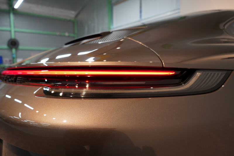 ポルシェ 911(Type992) GT3 Touring Package 6MT 左H ワンオーナー OP491 クロノ PCCB Fリフト カーボンルーフ レザーインテリア 中古車 中古車