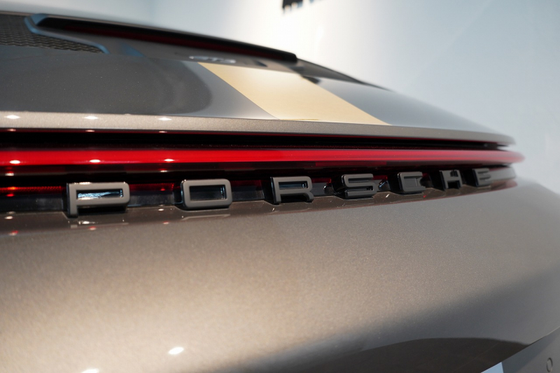 ポルシェ 911(Type992) GT3 Touring Package 6MT 左H ワンオーナー OP491 クロノ PCCB Fリフト カーボンルーフ レザーインテリア 中古車 中古車