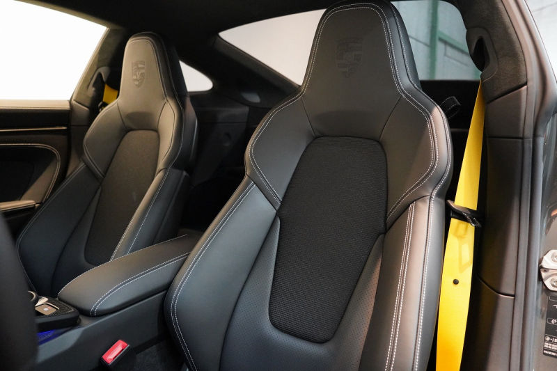 ポルシェ 911(Type992) GT3 Touring Package 6MT 左H ワンオーナー OP491 クロノ PCCB Fリフト カーボンルーフ レザーインテリア 中古車 中古車