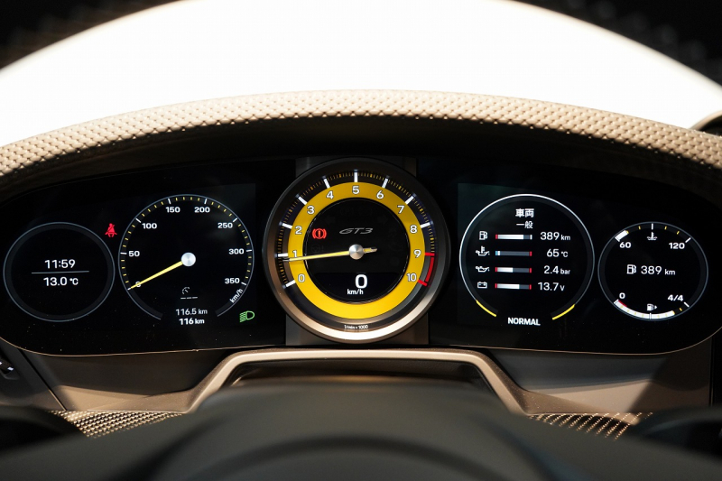 ポルシェ 911(Type992) GT3 Touring Package 6MT 左H ワンオーナー OP491 クロノ PCCB Fリフト カーボンルーフ レザーインテリア 中古車 中古車