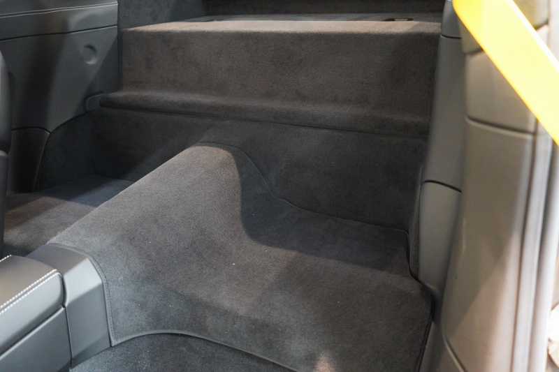 ポルシェ 911(Type992) GT3 Touring Package 6MT 左H ワンオーナー OP491 クロノ PCCB Fリフト カーボンルーフ レザーインテリア 中古車 中古車