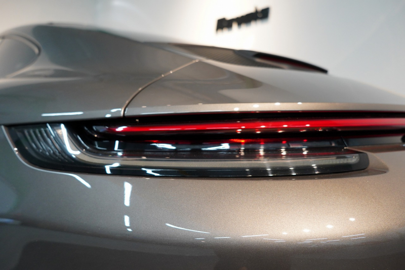 ポルシェ 911(Type992) GT3 Touring Package 6MT 左H ワンオーナー OP491 クロノ PCCB Fリフト カーボンルーフ レザーインテリア 中古車 中古車