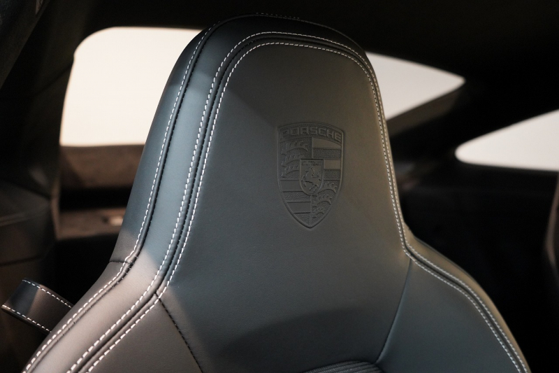 ポルシェ 911(Type992) GT3 Touring Package 6MT 左H ワンオーナー OP491 クロノ PCCB Fリフト カーボンルーフ レザーインテリア 中古車 中古車