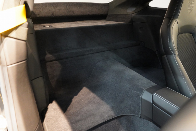 ポルシェ 911(Type992) GT3 Touring Package 6MT 左H ワンオーナー OP491 クロノ PCCB Fリフト カーボンルーフ レザーインテリア 中古車 中古車