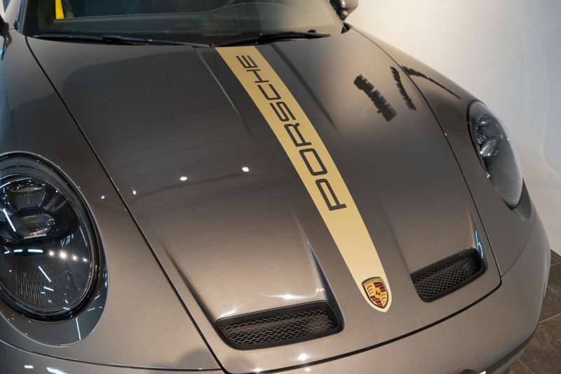 ポルシェ 911(Type992) GT3 Touring Package 6MT 左H ワンオーナー OP491 クロノ PCCB Fリフト カーボンルーフ レザーインテリア 中古車 中古車