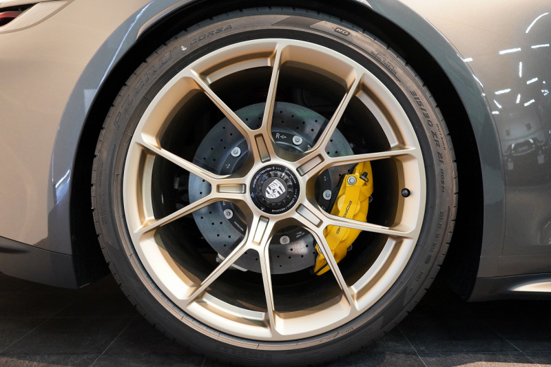 ポルシェ 911(Type992) GT3 Touring Package 6MT 左H ワンオーナー OP491 クロノ PCCB Fリフト カーボンルーフ レザーインテリア 中古車 中古車