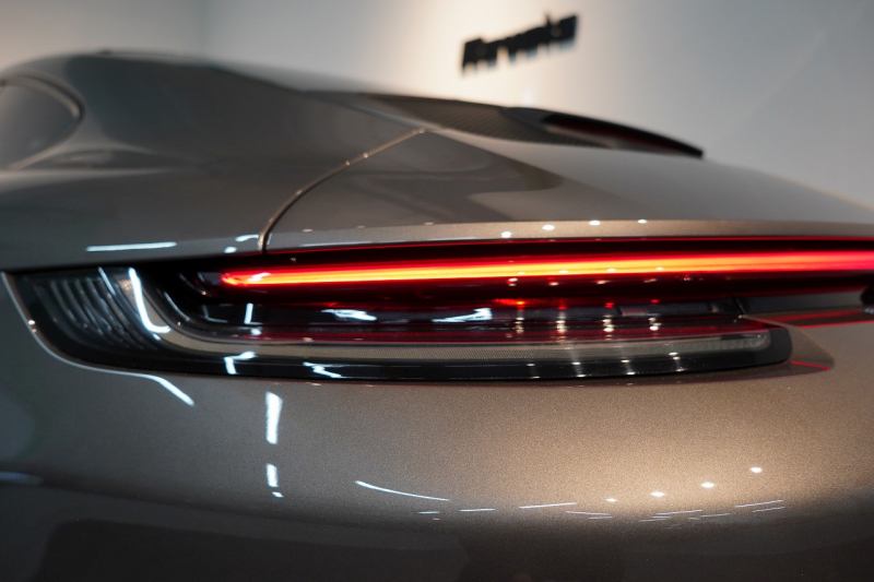 ポルシェ 911(Type992) GT3 Touring Package 6MT 左H ワンオーナー OP491 クロノ PCCB Fリフト カーボンルーフ レザーインテリア 中古車 中古車