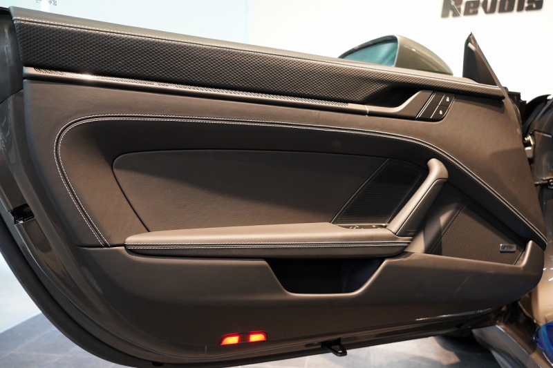 ポルシェ 911(Type992) GT3 Touring Package 6MT 左H ワンオーナー OP491 クロノ PCCB Fリフト カーボンルーフ レザーインテリア 中古車 中古車