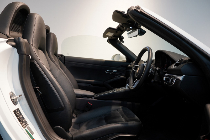 ポルシェ 718 ボクスター PDK 延長保証令和7年10月迄 スポーツエグゾースト 20インチカレラクラシック ティンテッドテール 中古車 中古車