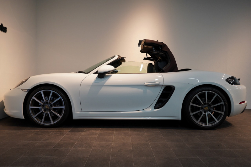 ポルシェ 718 ボクスター PDK 延長保証令和7年10月迄 スポーツエグゾースト 20インチカレラクラシック ティンテッドテール 中古車 中古車