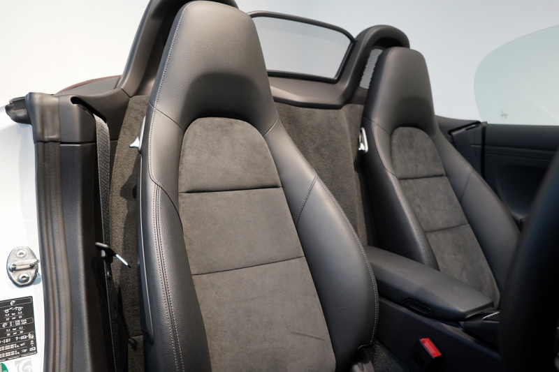 ポルシェ 718 ボクスター PDK 延長保証令和7年10月迄 スポーツエグゾースト 20インチカレラクラシック ティンテッドテール 中古車 中古車