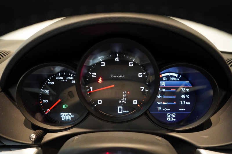 ポルシェ 718 ボクスター PDK 延長保証令和7年10月迄 スポーツエグゾースト 20インチカレラクラシック ティンテッドテール 中古車 中古車