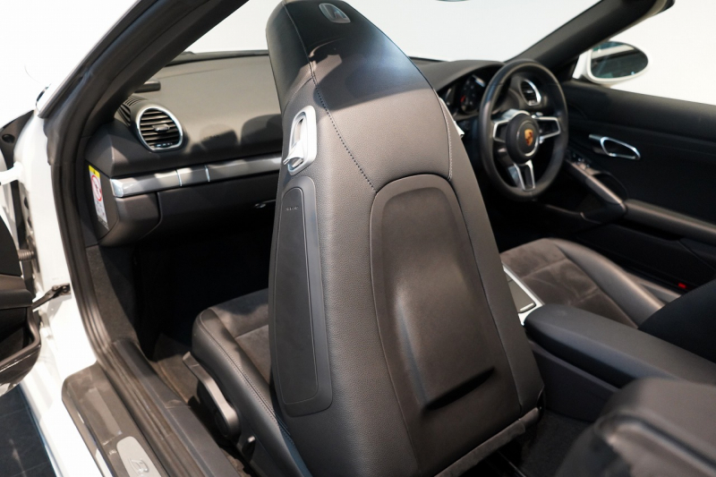 ポルシェ 718 ボクスター PDK 延長保証令和7年10月迄 スポーツエグゾースト 20インチカレラクラシック ティンテッドテール 中古車 中古車