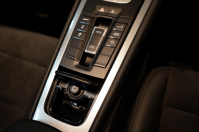 ポルシェ 718 ボクスター PDK 延長保証令和7年10月迄 スポーツエグゾースト 20インチカレラクラシック ティンテッドテール 中古車 中古車