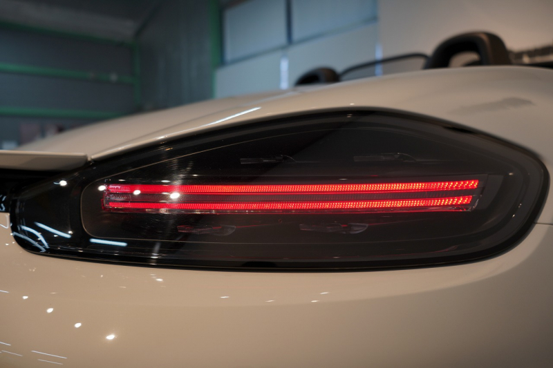 ポルシェ 718 ボクスター PDK 延長保証令和7年10月迄 スポーツエグゾースト 20インチカレラクラシック ティンテッドテール 中古車 中古車