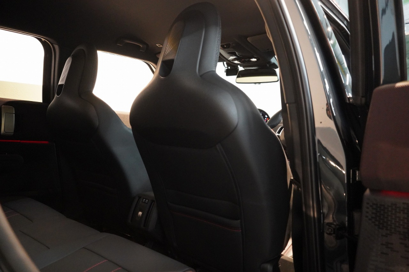 MINI(ミニ) ミニカントリーマン ALL4 JOHN COOPER WORKS TRIM ワンオーナー レジェンドグレー パフォーマンスブレーキ レッドスポーツストライプデカール 中古車 中古車