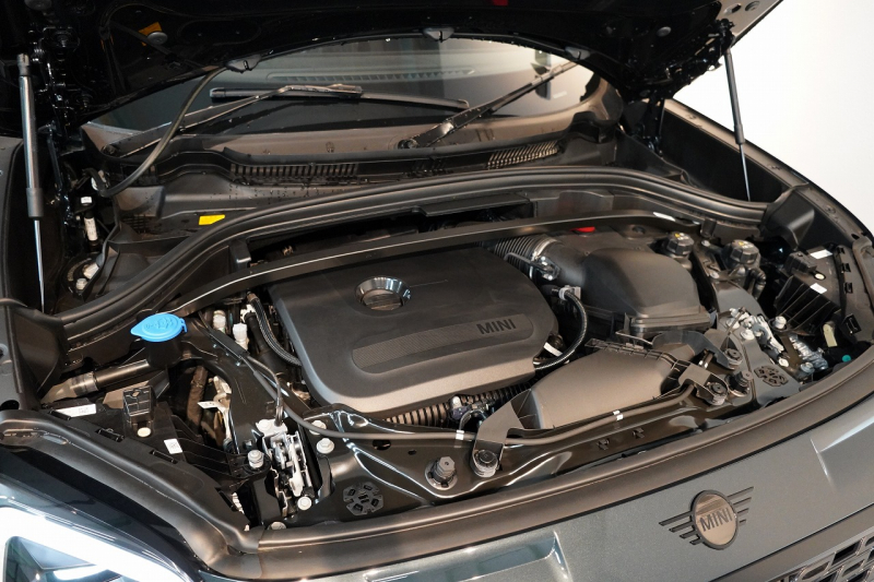 MINI(ミニ) ミニカントリーマン ALL4 JOHN COOPER WORKS TRIM ワンオーナー レジェンドグレー パフォーマンスブレーキ レッドスポーツストライプデカール 中古車 中古車