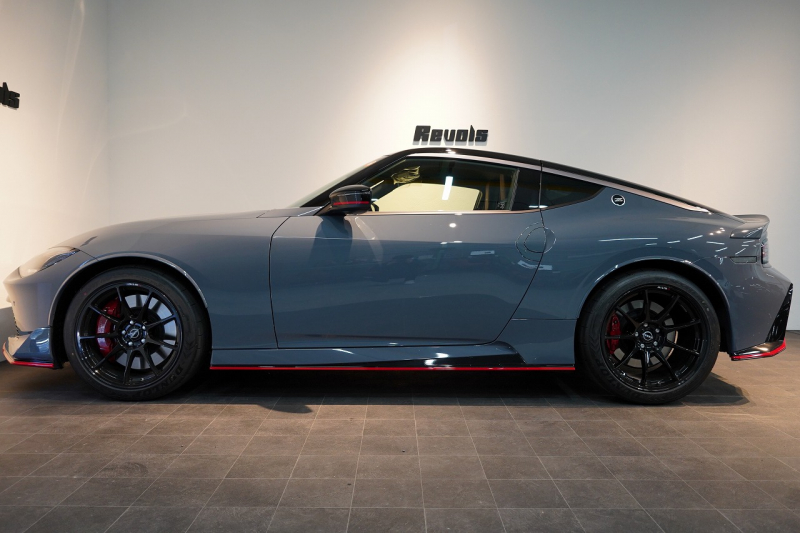 日産 フェアレディZ NISMO ワンオーナー 登録済未使用車 ステルスグレー×スーパーブラック NISMO専用装備 保証継承令和10年1月迄  中古車
