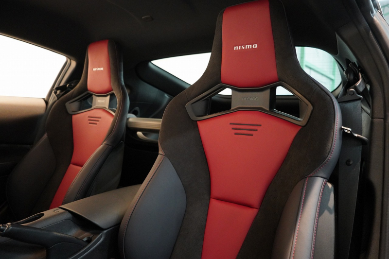 日産 フェアレディZ NISMO ワンオーナー 登録済未使用車 ステルスグレー×スーパーブラック NISMO専用装備 保証継承令和10年1月迄  中古車