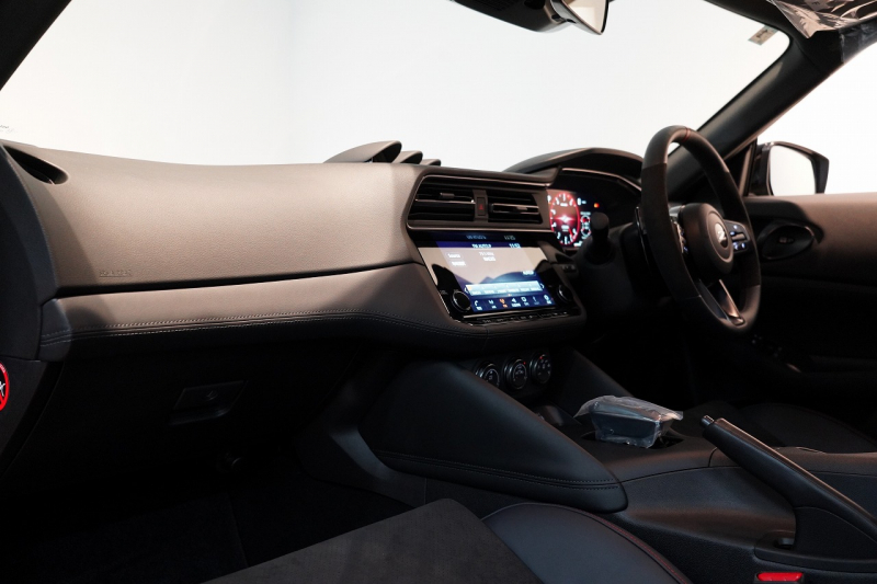 日産 フェアレディZ NISMO ワンオーナー 登録済未使用車 ステルスグレー×スーパーブラック NISMO専用装備 保証継承令和10年1月迄  中古車