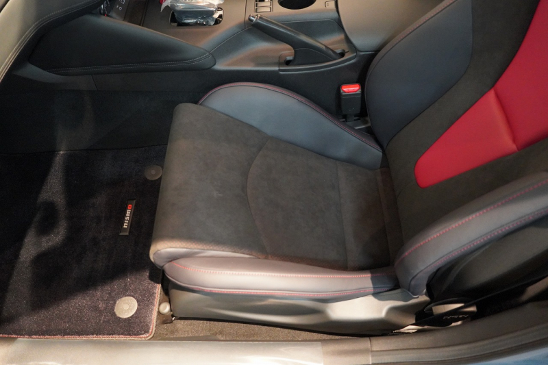 日産 フェアレディZ NISMO ワンオーナー 登録済未使用車 ステルスグレー×スーパーブラック NISMO専用装備 保証継承令和10年1月迄  中古車