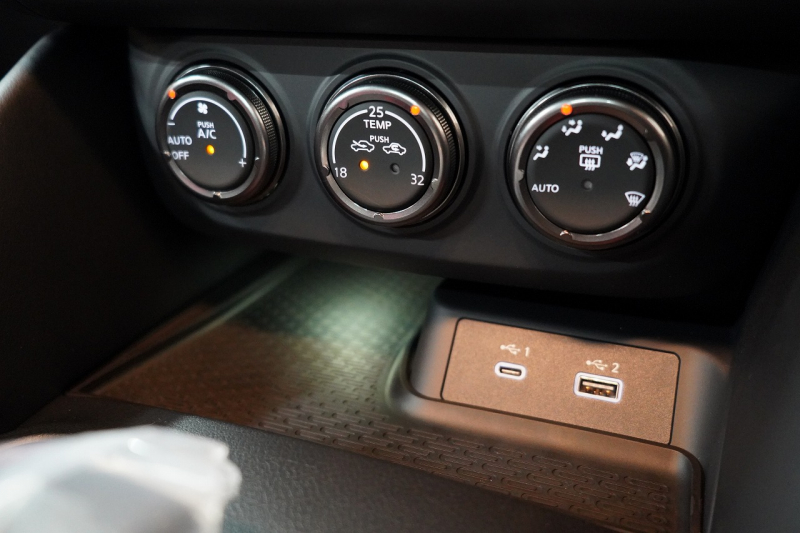 日産 フェアレディZ NISMO ワンオーナー 登録済未使用車 ステルスグレー×スーパーブラック NISMO専用装備 保証継承令和10年1月迄  中古車