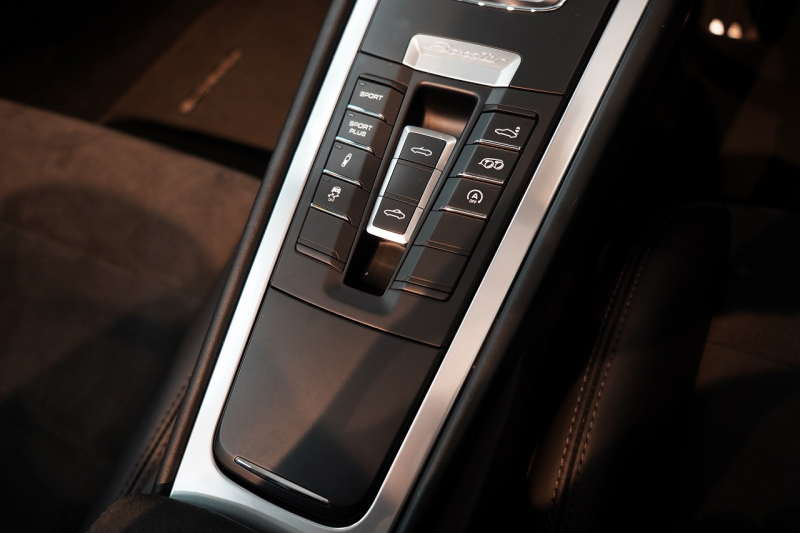 ポルシェ ボクスター(Type981) GTS PDK スポーツクロノ スポーツエグゾースト レザーインテリア 中古車 中古車