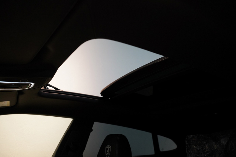 ランボルギーニ ウルス ベースグレード 左H カーボンエクステリア&インテリア パノラマルーフ Bang&Olufsen 中古車 中古車