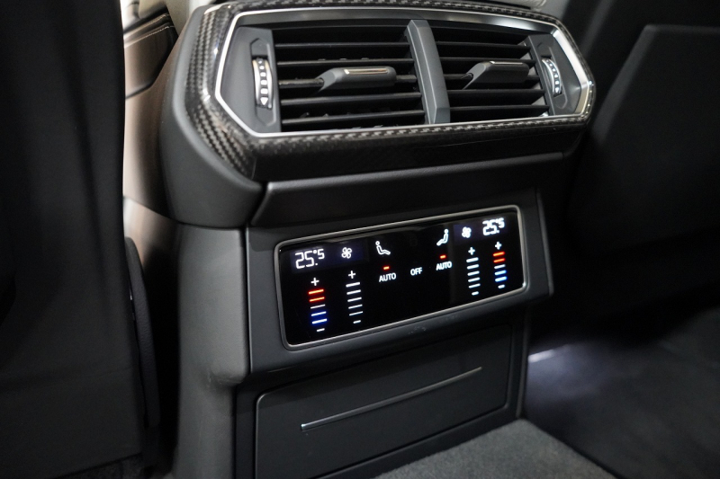 ランボルギーニ ウルス ベースグレード 左H カーボンエクステリア&インテリア パノラマルーフ Bang&Olufsen 中古車 中古車