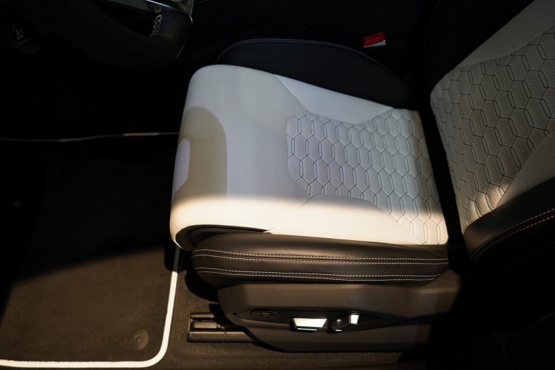 ランボルギーニ ウルス ベースグレード 左H カーボンエクステリア&インテリア パノラマルーフ Bang&Olufsen 中古車 中古車