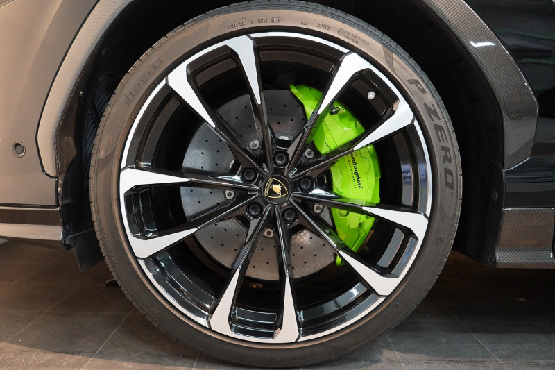 ランボルギーニ ウルス ベースグレード 左H カーボンエクステリア&インテリア パノラマルーフ Bang&Olufsen 中古車 中古車