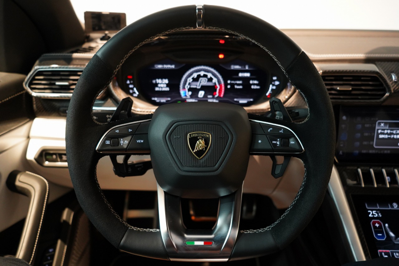 ランボルギーニ ウルス ベースグレード 左H カーボンエクステリア&インテリア パノラマルーフ Bang&Olufsen 中古車 中古車